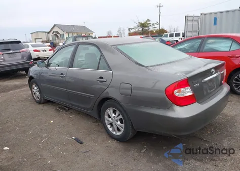 2004 Toyota Camry Le V6 z USA, uszkodzony, nr VIN 4T1BF30K34U588836